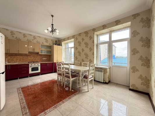 Продам двухкомнатную (2-комн.) квартиру, Толстого ул, 180а, Нальчик г