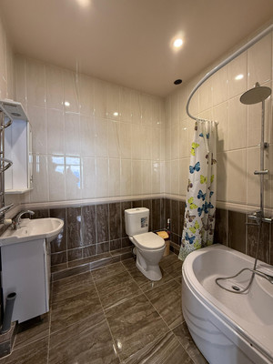 Продам двухкомнатную (2-комн.) квартиру, Толстого ул, 180а, Нальчик г