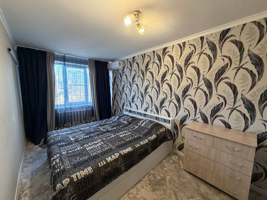 Продам трехкомнатную (3-комн.) квартиру, Звездная ул, 14, Туапсе г