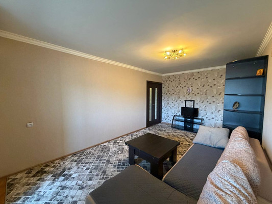 Продам трехкомнатную (3-комн.) квартиру, Звездная ул, 14, Туапсе г