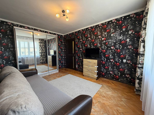 Продам трехкомнатную (3-комн.) квартиру, Звездная ул, 14, Туапсе г