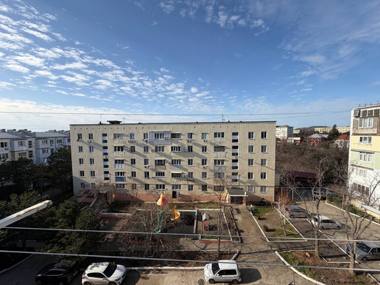 Продам трехкомнатную (3-комн.) квартиру, Звездная ул, 14, Туапсе г