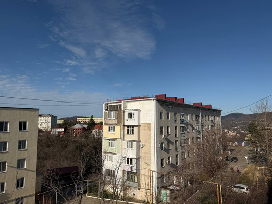 Продам трехкомнатную (3-комн.) квартиру, Звездная ул, 14, Туапсе г