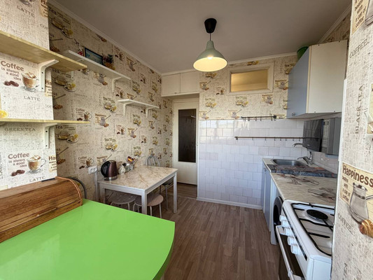 Продам трехкомнатную (3-комн.) квартиру, Звездная ул, 14, Туапсе г