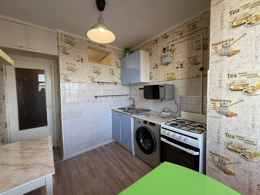 Продам трехкомнатную (3-комн.) квартиру, Звездная ул, 14, Туапсе г