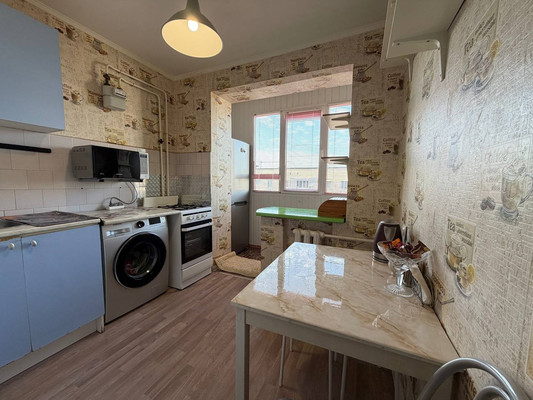 Продам трехкомнатную (3-комн.) квартиру, Звездная ул, 14, Туапсе г