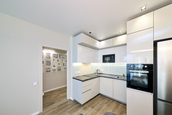 Продам трехкомнатную (3-комн.) квартиру, Челюскина ул, 4, Санкт-Петербург г