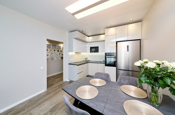 Продам трехкомнатную (3-комн.) квартиру, Челюскина ул, 4, Санкт-Петербург г