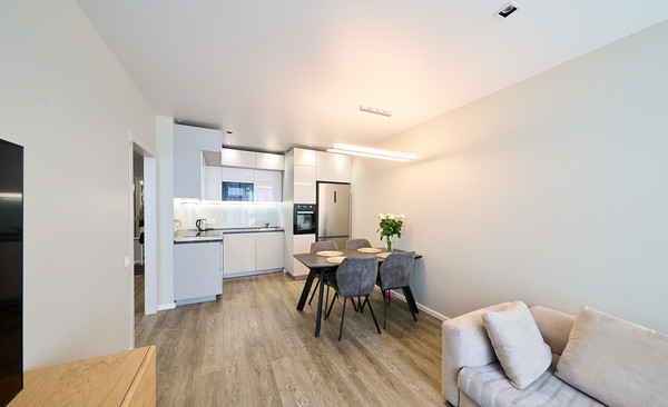 Продам трехкомнатную (3-комн.) квартиру, Челюскина ул, 4, Санкт-Петербург г