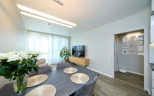 Продам трехкомнатную (3-комн.) квартиру, Челюскина ул, 4, Санкт-Петербург г