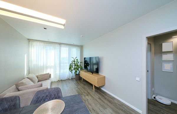 Продам трехкомнатную (3-комн.) квартиру, Челюскина ул, 4, Санкт-Петербург г