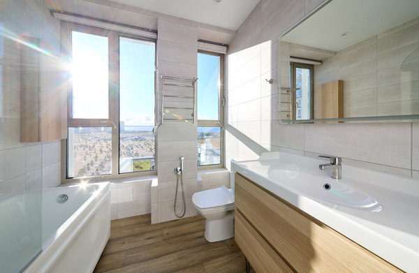 Продам трехкомнатную (3-комн.) квартиру, Челюскина ул, 4, Санкт-Петербург г