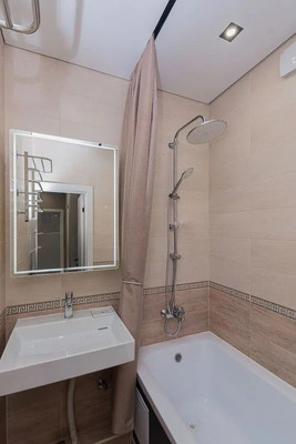 Продам двухкомнатную (2-комн.) квартиру, Новороссийская ул, 90/2к1, Краснодар г