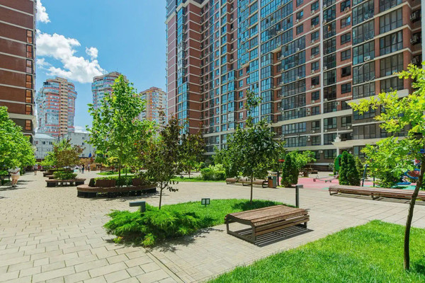 Продам двухкомнатную (2-комн.) квартиру, Новороссийская ул, 90/2к1, Краснодар г