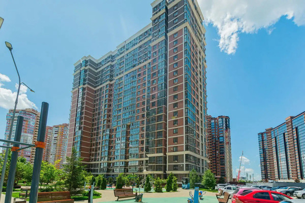 Продам двухкомнатную (2-комн.) квартиру, Новороссийская ул, 90/2к1, Краснодар г