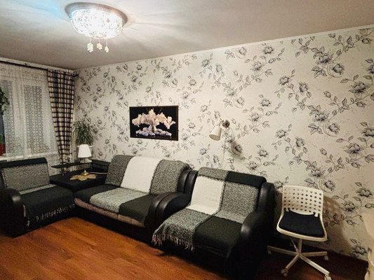 Продам трехкомнатную (3-комн.) квартиру, Колтушское ш, 19к1, Кальтино д