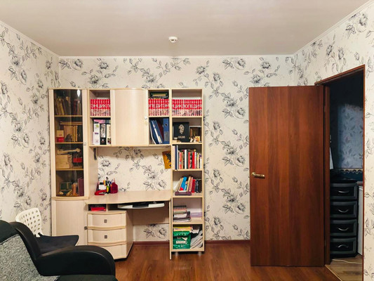 Продам трехкомнатную (3-комн.) квартиру, Колтушское ш, 19к1, Кальтино д