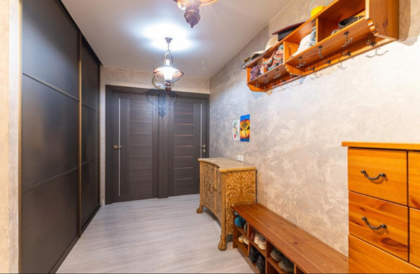 Продам трехкомнатную (3-комн.) квартиру, Загородное ш, 9к1, Москва г