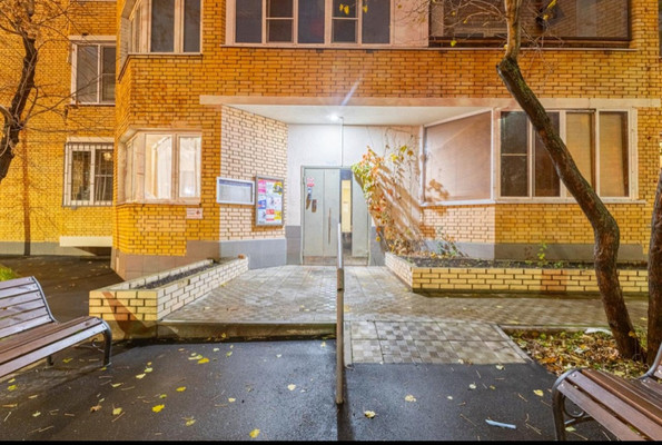 Продам трехкомнатную (3-комн.) квартиру, Загородное ш, 9к1, Москва г