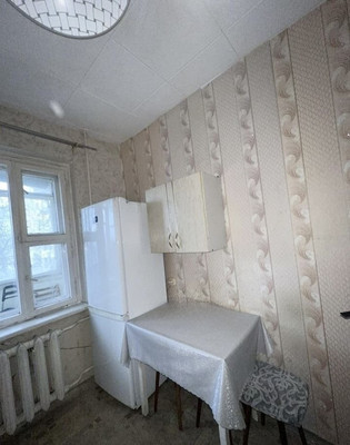 Продам трехкомнатную (3-комн.) квартиру, 60 лет Октября ул, 13к64, Симферополь г