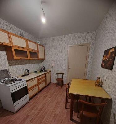 Сдам однокомнатную (1-комн.) квартиру, Шахтеров ул, 8, Красноярск г