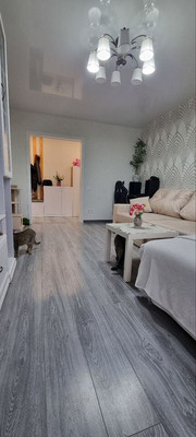 Продам трехкомнатную (3-комн.) квартиру, Пригородная ул, 13, Калининград г