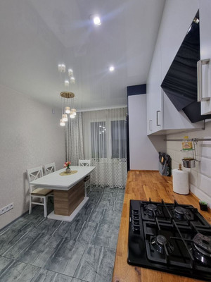 Продам трехкомнатную (3-комн.) квартиру, Пригородная ул, 13, Калининград г