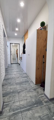 Продам трехкомнатную (3-комн.) квартиру, Пригородная ул, 13, Калининград г