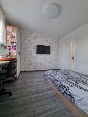 Продам трехкомнатную (3-комн.) квартиру, Пригородная ул, 13, Калининград г