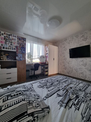 Продам трехкомнатную (3-комн.) квартиру, Пригородная ул, 13, Калининград г