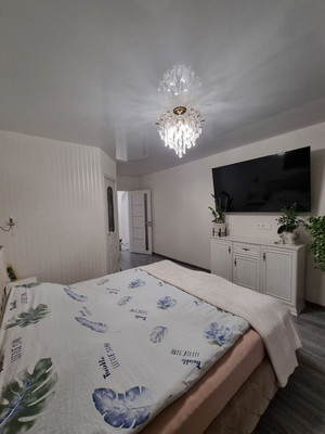 Продам трехкомнатную (3-комн.) квартиру, Пригородная ул, 13, Калининград г