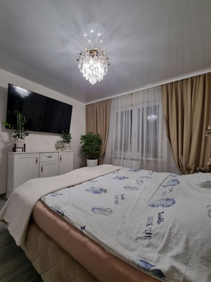 Продам трехкомнатную (3-комн.) квартиру, Пригородная ул, 13, Калининград г