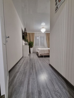 Продам трехкомнатную (3-комн.) квартиру, Пригородная ул, 13, Калининград г