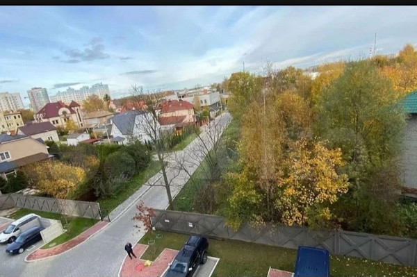 Продам трехкомнатную (3-комн.) квартиру, Пригородная ул, 13, Калининград г