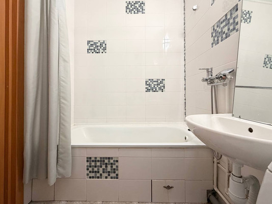 Продам однокомнатную (1-комн.) квартиру, Загородная ул, 37к2, Понтонный п