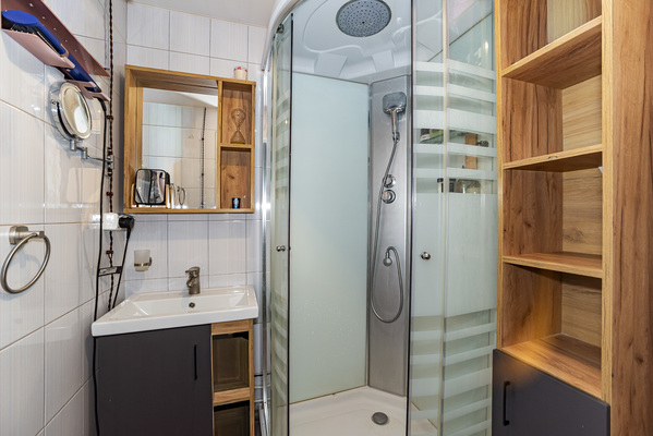 Продам трехкомнатную (3-комн.) квартиру, Шейнкмана ул, 134, Екатеринбург г