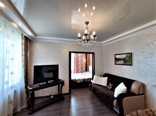 Продам однокомнатную (1-комн.) квартиру, Шиллеровская ул, 7, Новороссийск г