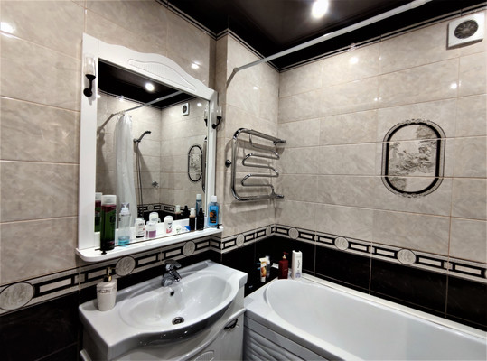 Продам однокомнатную (1-комн.) квартиру, Шиллеровская ул, 7, Новороссийск г