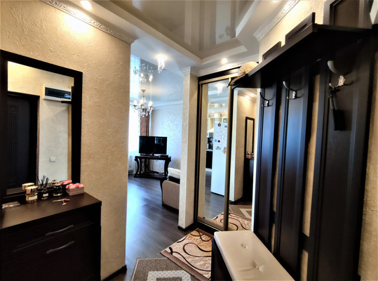 Продам однокомнатную (1-комн.) квартиру, Шиллеровская ул, 7, Новороссийск г