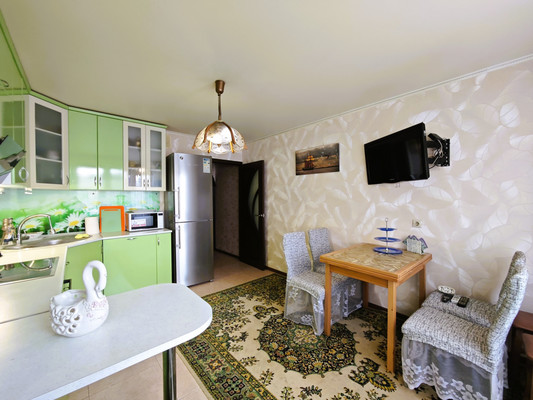 Продам двухкомнатную (2-комн.) квартиру, Суворовская ул, 79, Новороссийск г