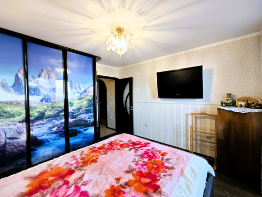 Продам двухкомнатную (2-комн.) квартиру, Суворовская ул, 79, Новороссийск г