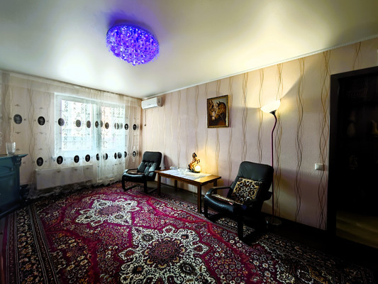 Продам двухкомнатную (2-комн.) квартиру, Суворовская ул, 79, Новороссийск г