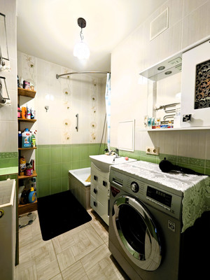 Продам двухкомнатную (2-комн.) квартиру, Суворовская ул, 79, Новороссийск г