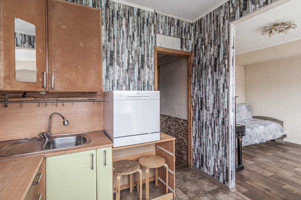 Продам трехкомнатную (3-комн.) квартиру, Ленинский пр-кт, 102, Москва г