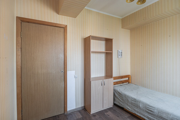 Продам трехкомнатную (3-комн.) квартиру, Ленинский пр-кт, 102, Москва г