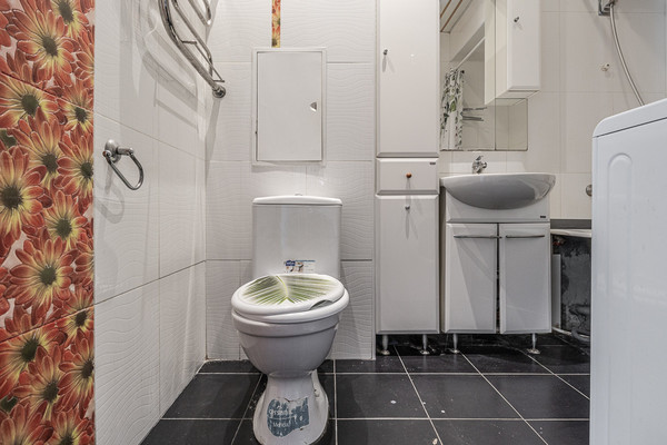 Продам трехкомнатную (3-комн.) квартиру, Ленинский пр-кт, 102, Москва г