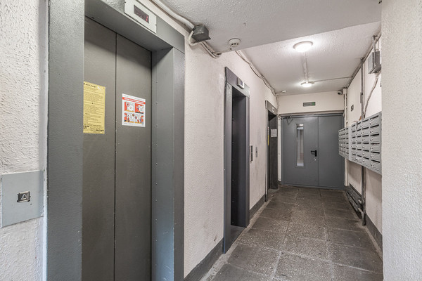 Продам трехкомнатную (3-комн.) квартиру, Ленинский пр-кт, 102, Москва г