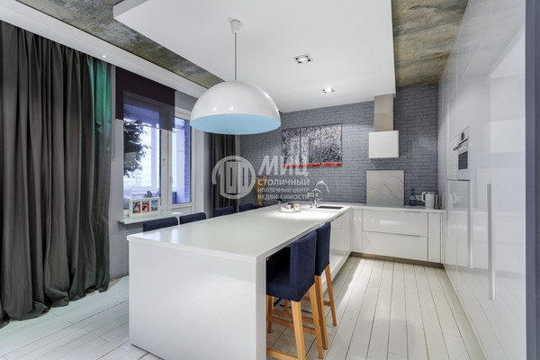 Продам двухкомнатную (2-комн.) квартиру, Яна Райниса б-р, 31, Москва г