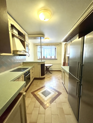 Продам трехкомнатную (3-комн.) квартиру, Весёлая ул, 35, Москва г