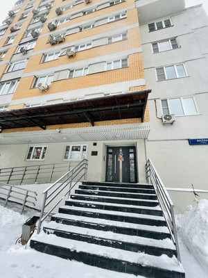 Продам трехкомнатную (3-комн.) квартиру, Весёлая ул, 35, Москва г